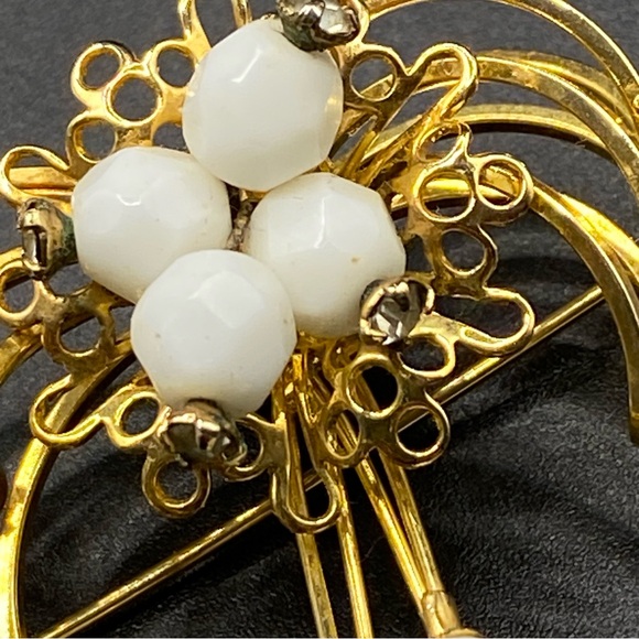 Vintage White Milk Glass Gold Tone Floral Spray Brooch Pin Circa 1960's - Picture 6 of 7